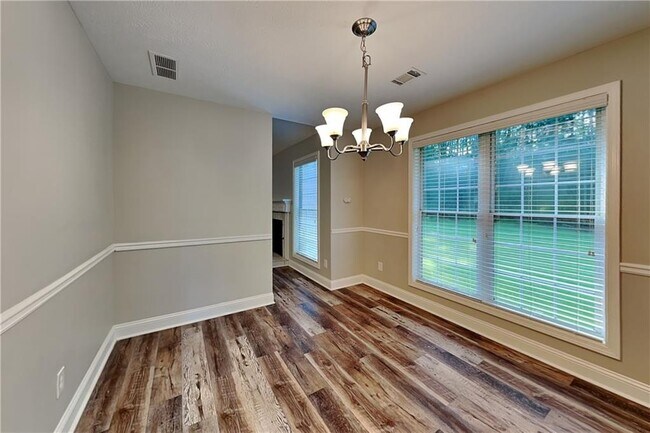 Building Photo - 3564 Saddlebrook Dr
