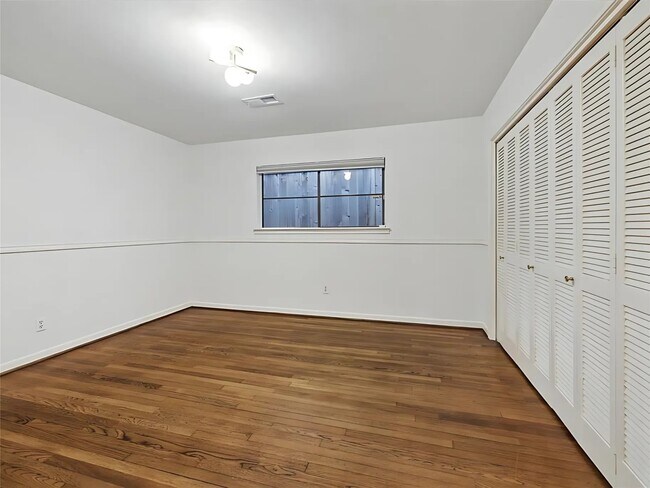 Building Photo - 4040 Overbrook Ln