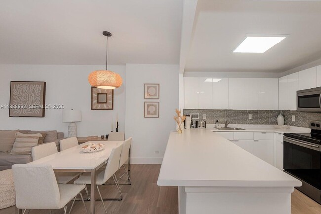 Building Photo - 2301 Collins Ave