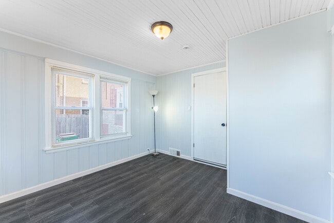 Building Photo - 2116 S 21st Ave