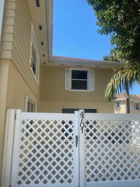 Building Photo - 4701 Roxbury Ct