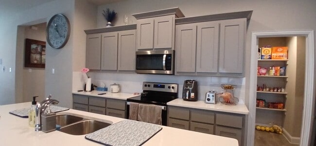 Building Photo - Bright & Open 3-Bedroom Home in Sought-Aft...