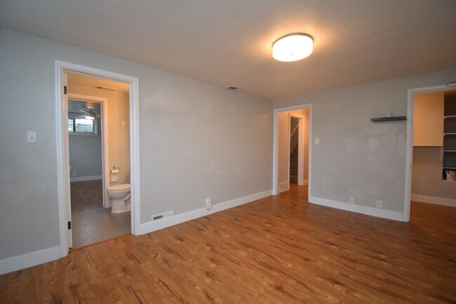 Building Photo - Unique 6 Bedroom Home in Midvale!