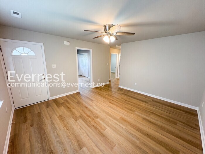 Building Photo - 15815 Meridian Ave