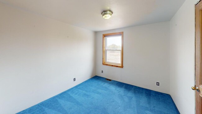 Building Photo - Light and Bright Country Living 3 bed plus...