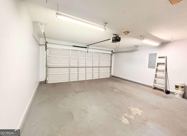 Building Photo - 304 McQueen Cir