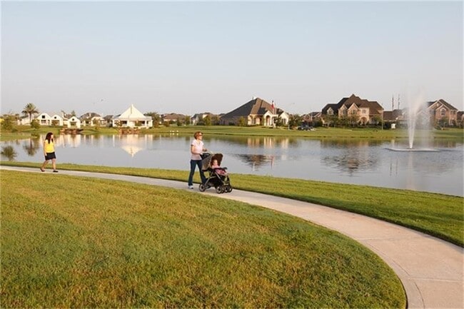 Building Photo - 21123 Amber Crossing Dr