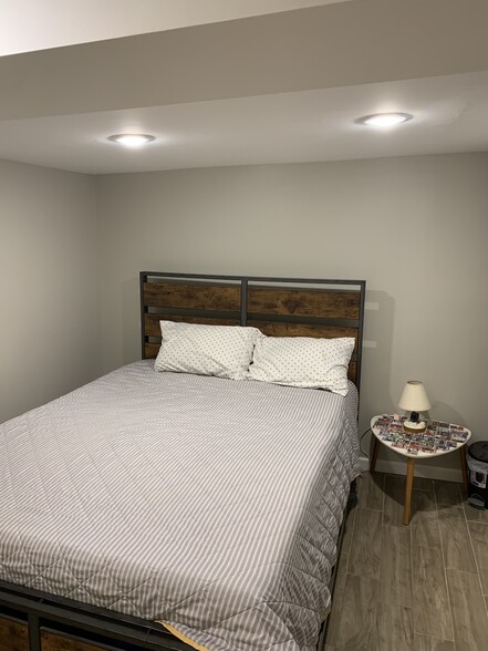 Bedroom - 2122 Kenilworth Ave