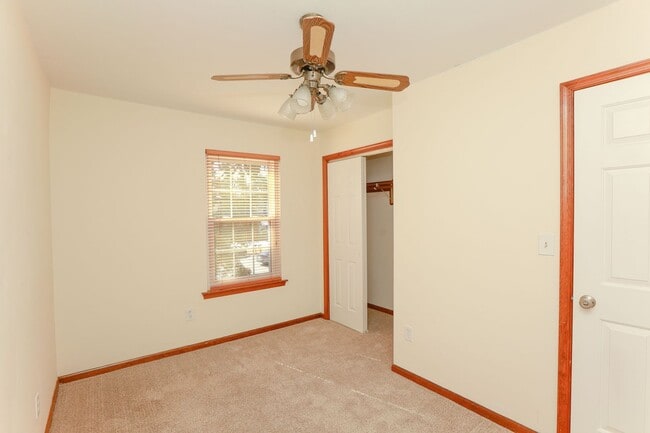 Building Photo - Spacious 4BR Home with a Fenced Yard & Jetted Tub