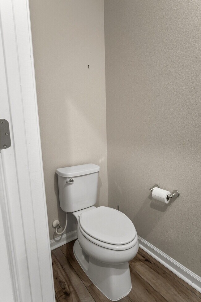 Building Photo - 3 Bedroom / 2.5 Bathroom Townhouse in the Meadows at Oakleaf