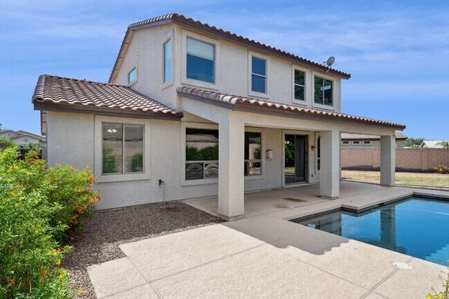 Building Photo - Beautiful 4 bedroom three bath home!