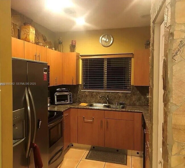 Building Photo - 4143 NE 9th St