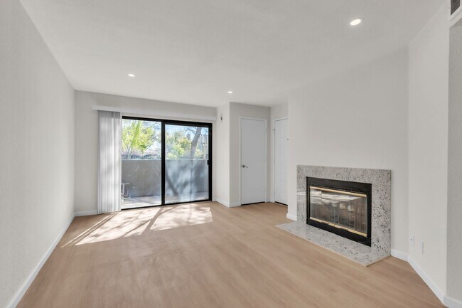 Building Photo - **Completely Remodeled ** 1BR/1BA w/ Private Patio + Garage in Sacramento **