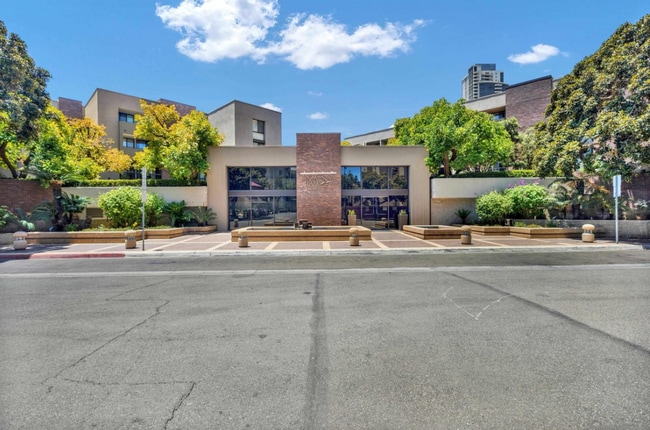 Building Photo - 750 State St