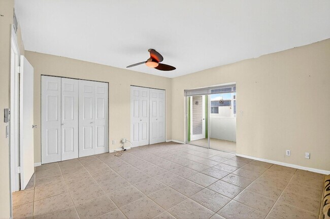 Building Photo - 2880 Lake Osborne Dr