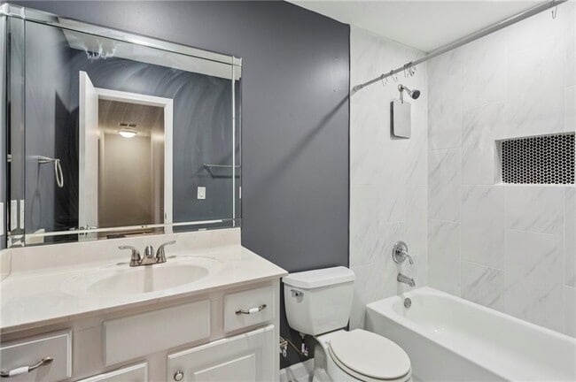 Building Photo - 752 Barnes Mill Trace NE