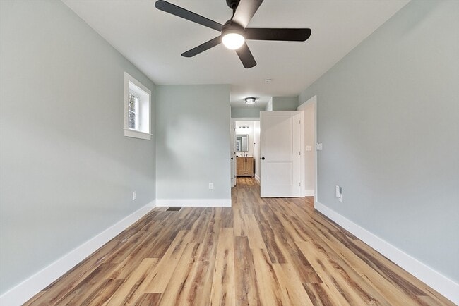 Building Photo - 18 Buttonwood Pl