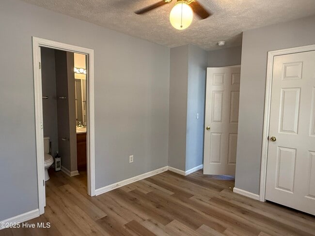 Building Photo - 1308 E Oak Island Dr