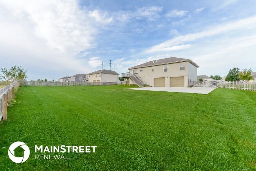 Building Photo - 202 Golfview Dr