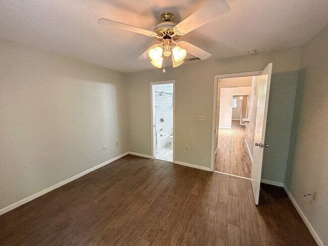 Building Photo - 3824 SW 30th Terrace