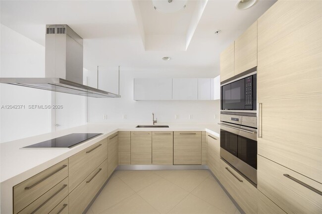 Building Photo - 17301 Biscayne Blvd