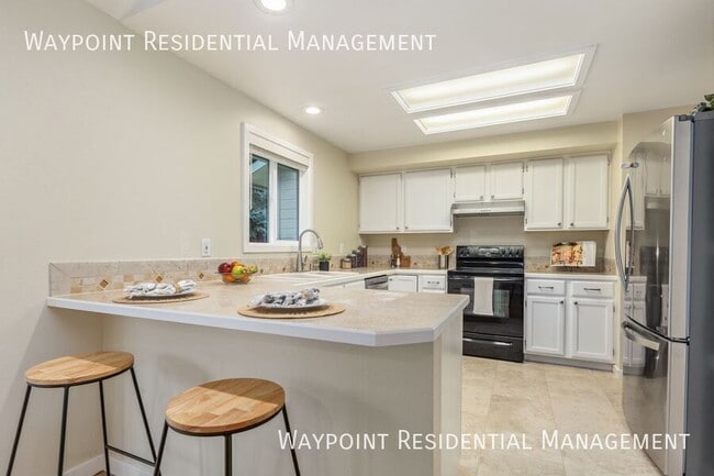 Building Photo - 4943 W Catalpa Dr