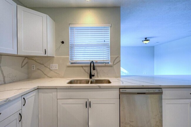 Building Photo - 5103 Temple Bell Dr