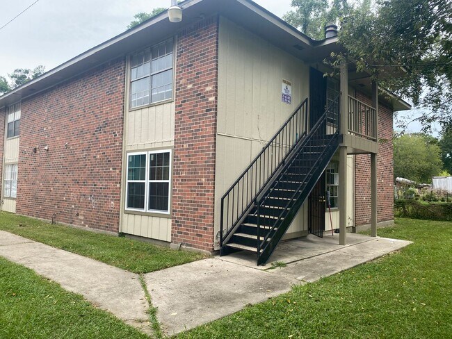 Building Photo - 8349 Governor Dr