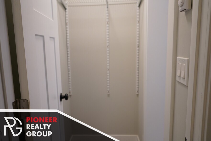 Building Photo - 501 W Belmont Ave