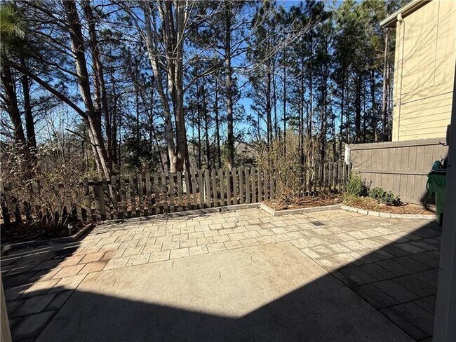 Building Photo - 314 Pin Oak Ave