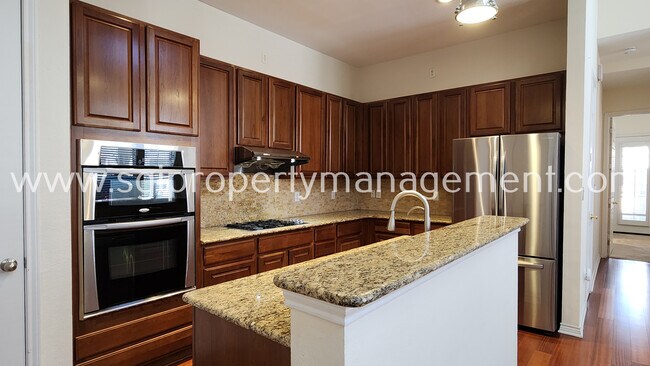 Building Photo - 1221 Lake Pointe Way