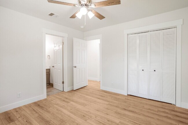 Building Photo - "Charming Newly Remodeled 4-Bed Oasis Touc...