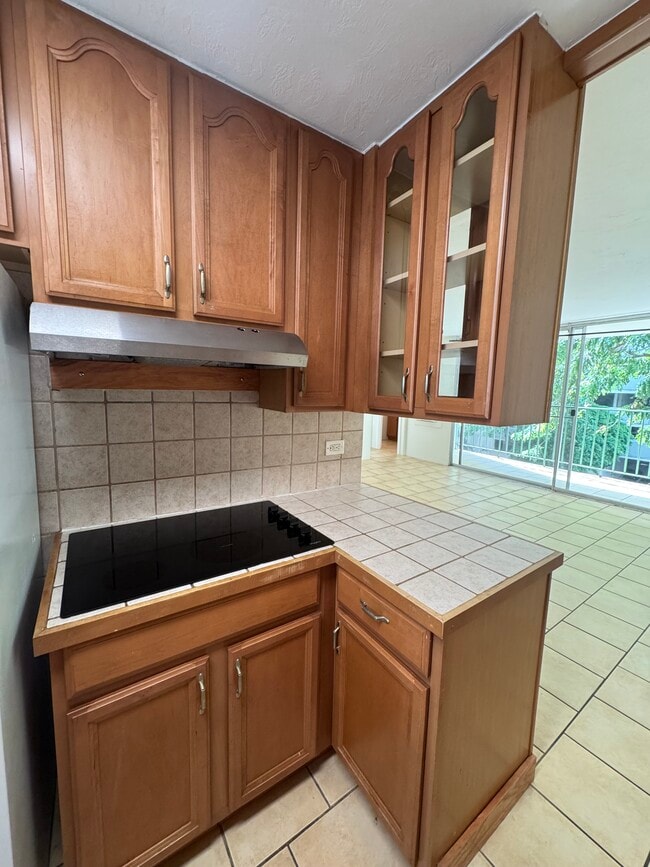 Building Photo - 2355 Ala Wai Blvd