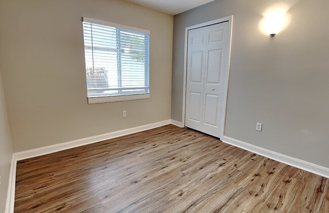 Building Photo - 530 Scarlet Maple Ct