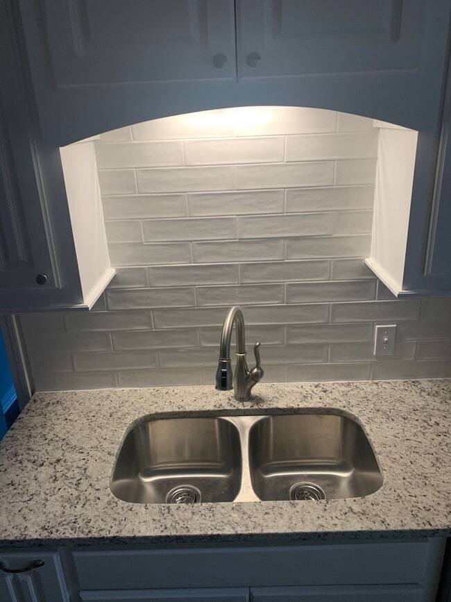 Building Photo - 44 Hickory Knoll