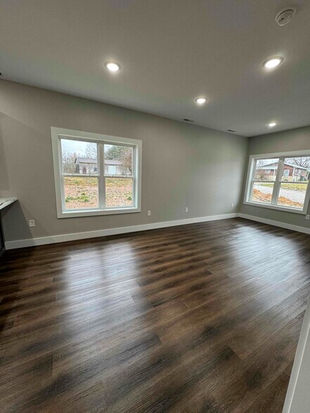 Building Photo - 56 Holloway Dr