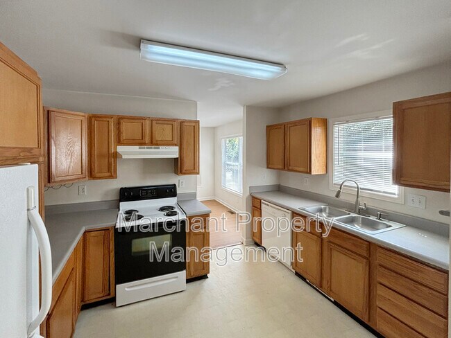 Building Photo - 335 Woodlark St