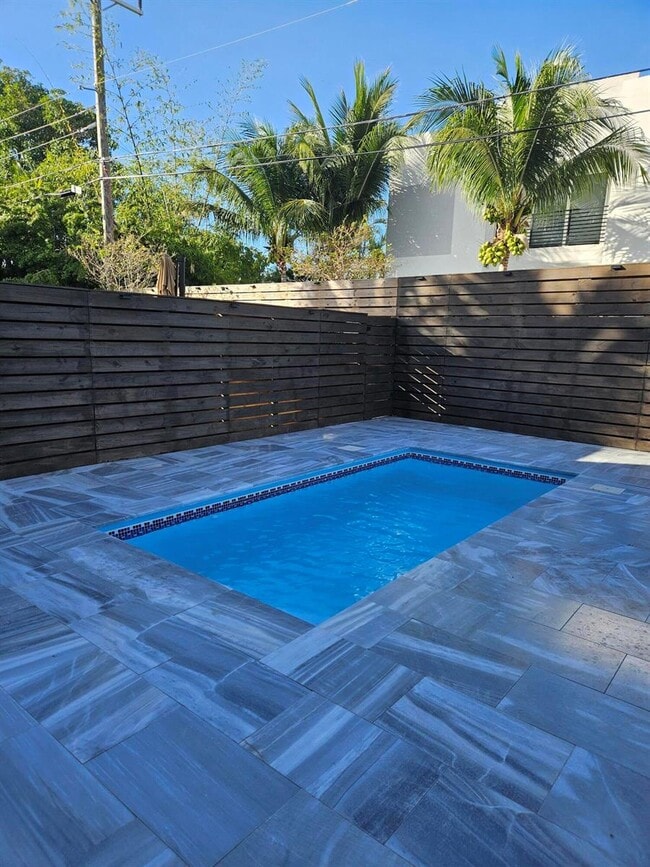 Building Photo - 2275 SE 7th St