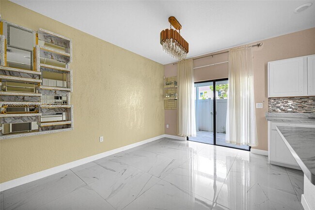 Building Photo - 1130 SW 6th Ct
