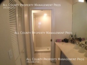 Building Photo - First Floor/Pet Friendly/Pool/GREAT Location