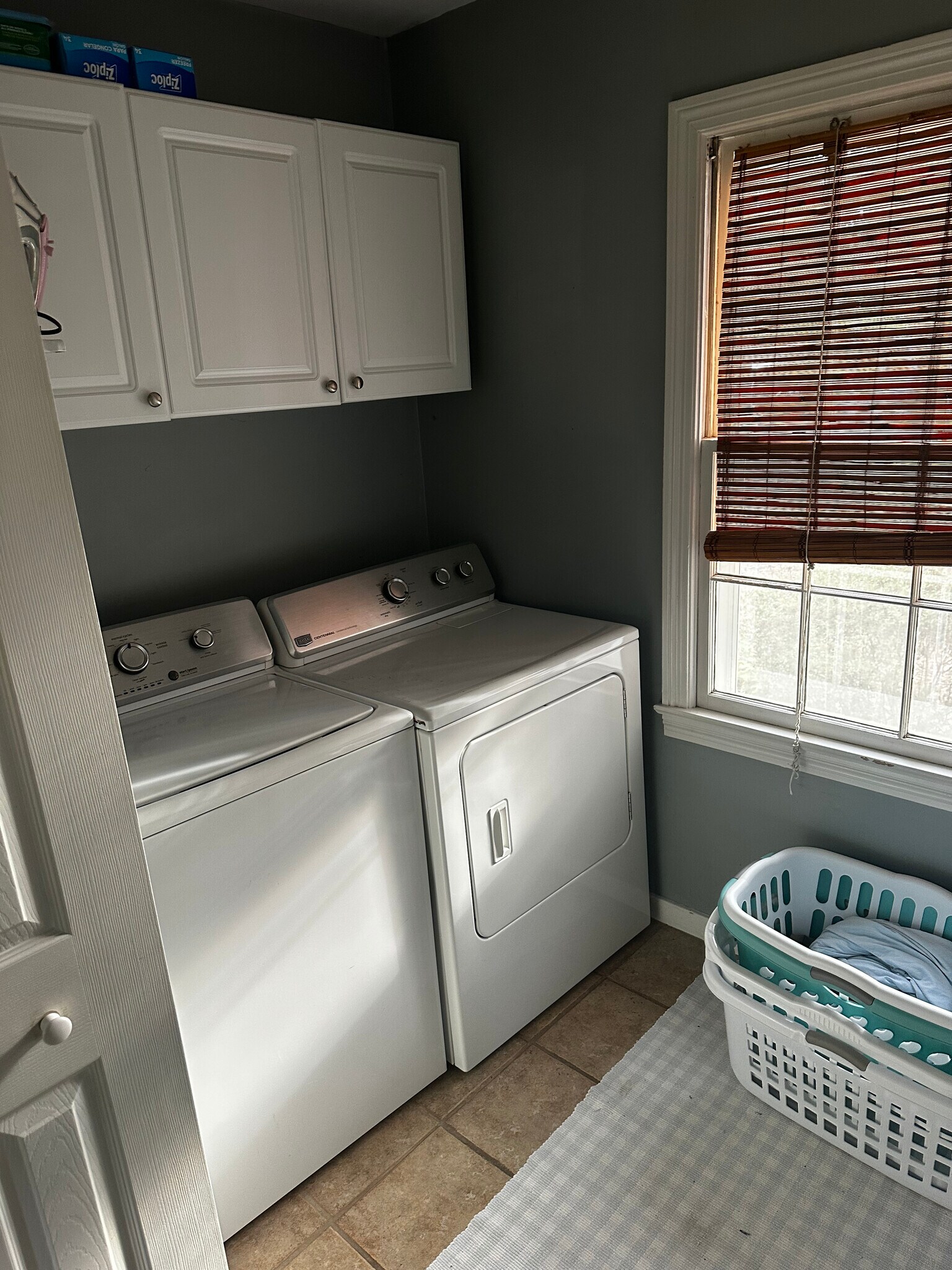 Building Photo - 1334 Columbia Dr