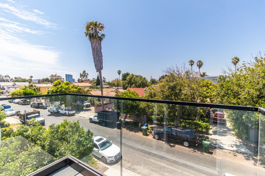 Building Photo - 2218 Carmona Ave