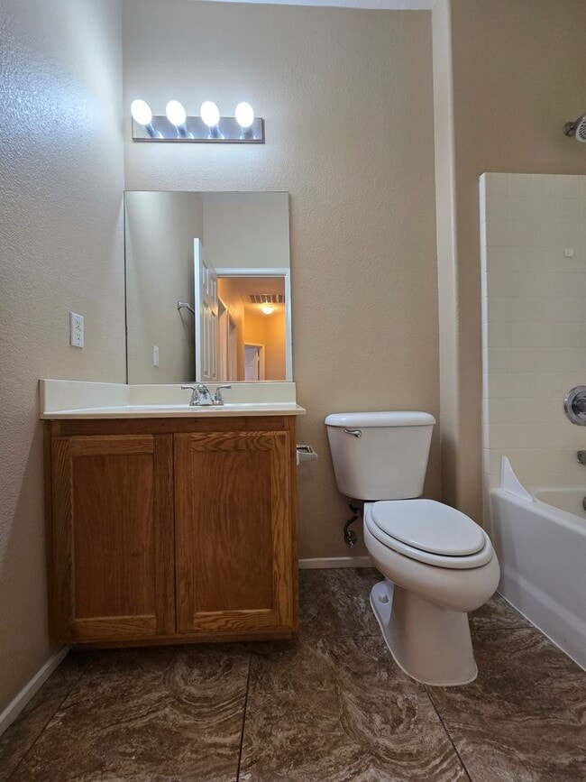 Building Photo - A Fabulous 3 Bedroom Townhouse close to NA...