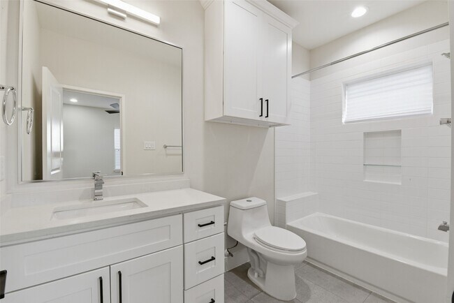 Building Photo - 2204 Lou Ellen Ln