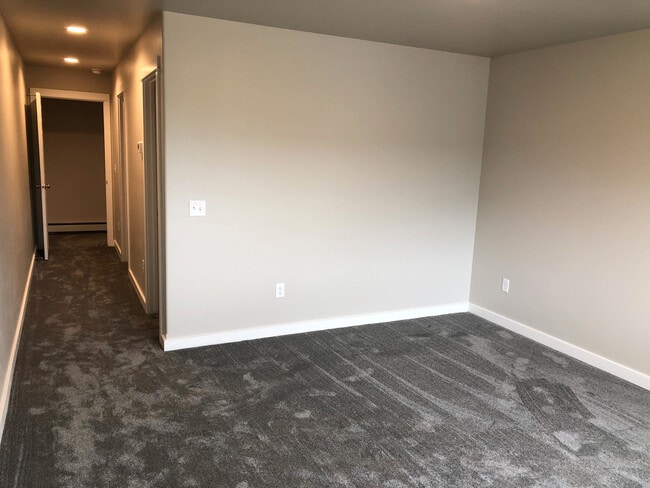 Building Photo - Modern Townhome with Heated Garage