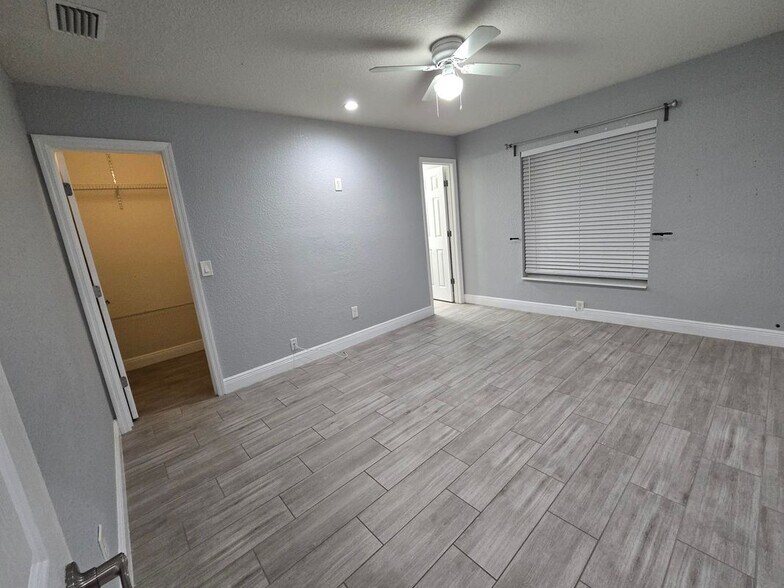 Building Photo - 14341 Island Cove Dr