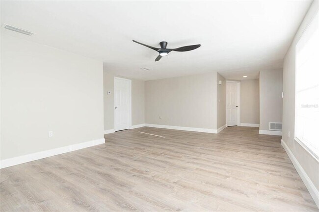 Building Photo - 11034 Tamarix Ave