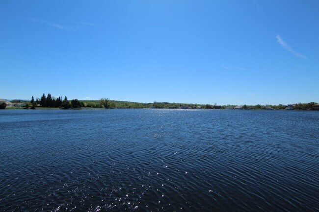 Building Photo - Lake California Home for Rent | Gated Community, Lake Access, Pool & Tennis Courts