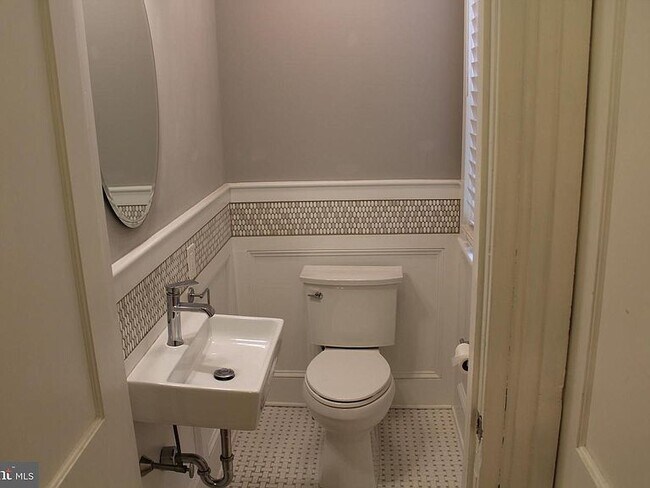 Building Photo - 744 Rydal Rd