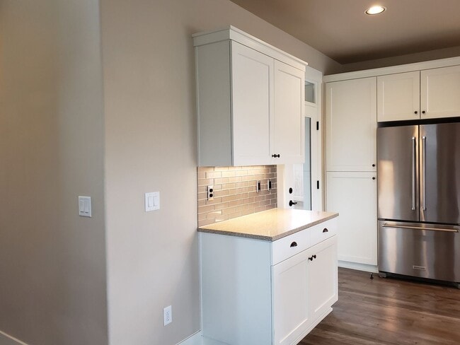 Building Photo - 20863 Gateway Dr